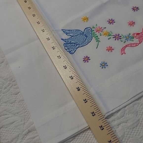 Vintage hand embroidered  32x20" pillowcases set of 2 - Picture 3 of 6